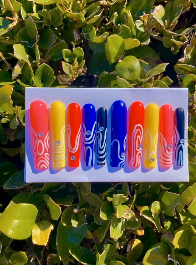 In Living COLOR Press-On Set Under $80